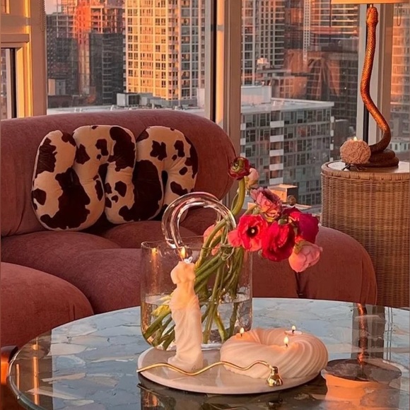 Original Olivia Glass Handbag Vase
Hand-blown Artisan Piece - Picture 10 of 13